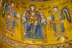 Uno dei mosaici bizantini dentro al Duomo di Monreale, la magnifica Cattedrale Normanna della Sicilia - © Kiev.Victor / Shutterstock.com