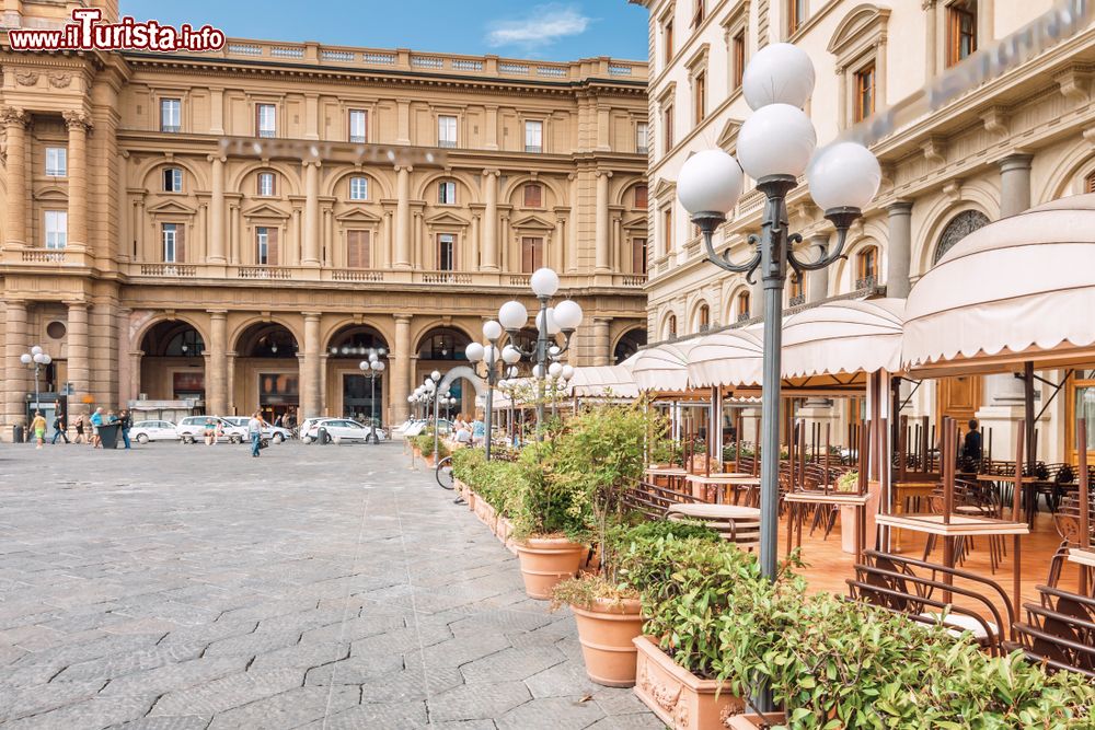 Immagine I caffè e ristoranti in Piazza della repubblica a Firenze