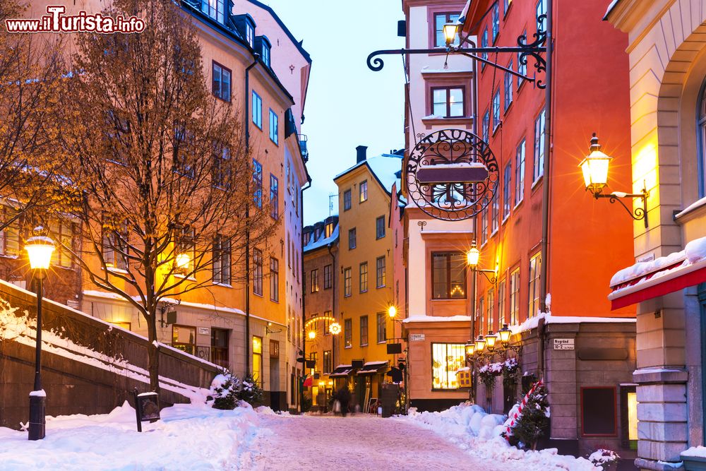 Immagine Passeggiata nella città vecchia di Stoccolma (Gamla Stan) in inverno.