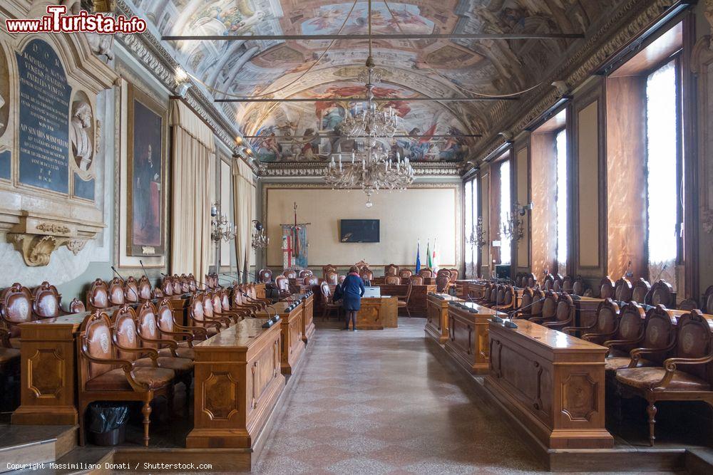 Immagine La Sala Consigliare del Municipio di Bologna, Palazzo d'Accursio - © Massimiliano Donati / Shutterstock.com