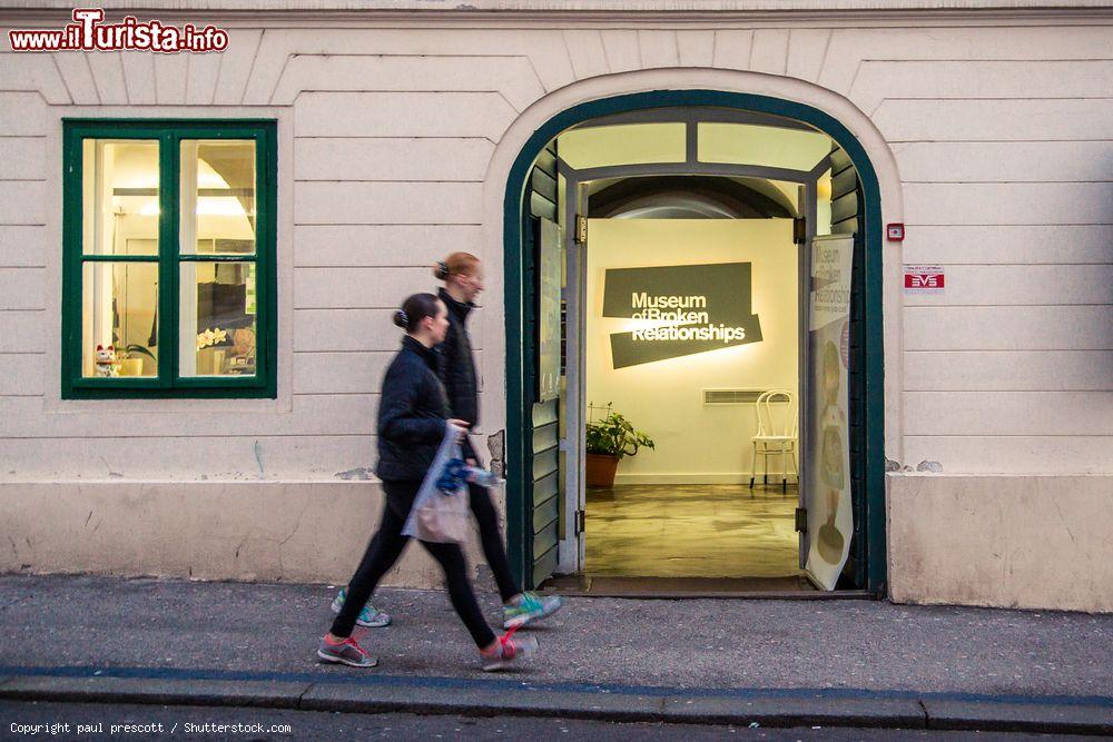 Immagine Ingresso al Museo dei cuori infranti di Zagabria in Croazia. - © paul prescott / Shutterstock.com