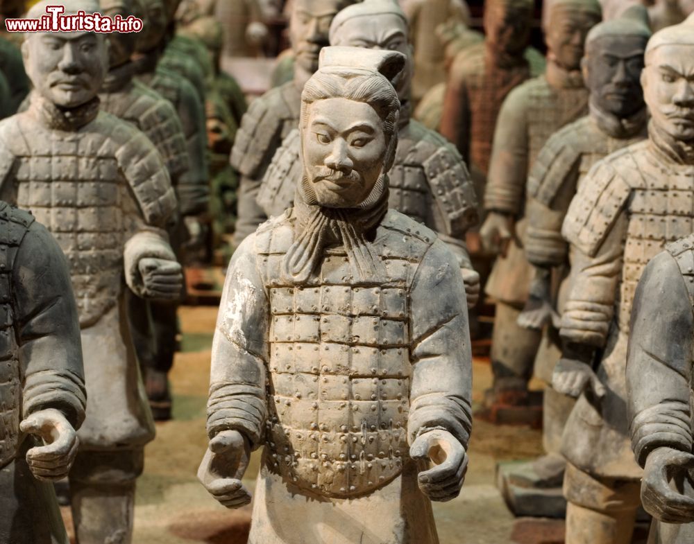 Immagine Le statue in terracotta dell'esercito della Dinastia cinese Quin che proteggeva i suoi imperatori