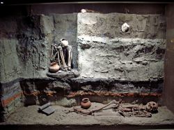 La ricostruzione di una sepoltura di epoca preispanica presso il Museo di Antropologia di Citta del Messico - © Sergey-73 / Shutterstock.com