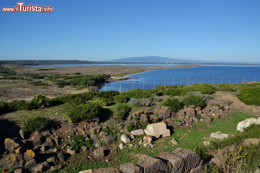 Immagine Il Golfo di Oristano e lo Stagno di Mistras, dove sorgeva l'antico porto di Tharros. Siamo nella parte merisionale della Penisola del Sinis, in Sardegna.