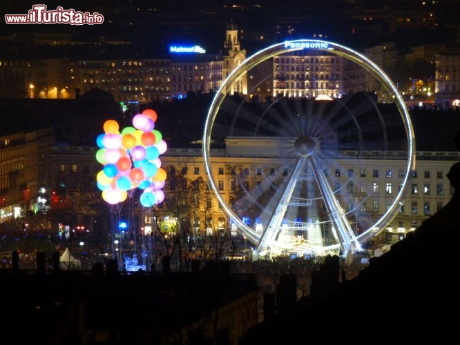 Fte des Lumires 2011: Place Bellecour vista da Saint-Just‎