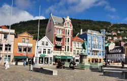 La piazza di Vagsbunnen a Bergen, separa il Bryggen ...