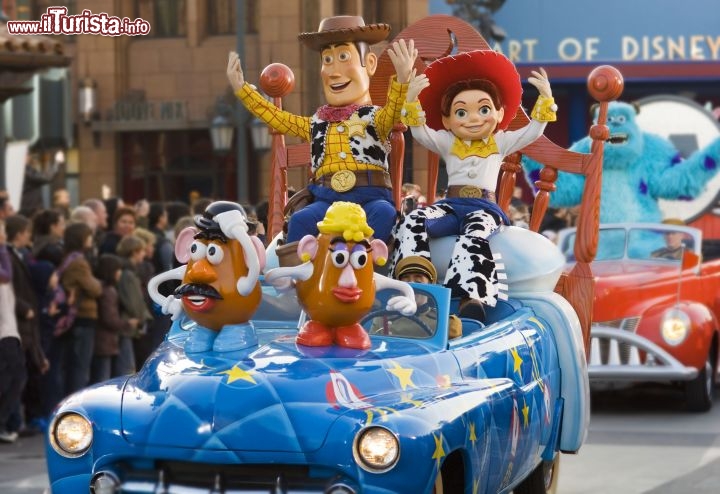 La Parata Stars and Cars nel Parco Walt Disney Studios -  Disney. All rights reserved