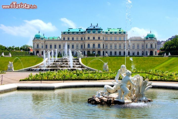 Immagine La residenza del Belvedere Superiore, uno dei palazzi più eleganti di Vienna - © JeniFoto / Shutterstock.com