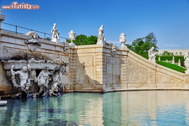 Immagine Una fontana nel giardino del Belvedere di Vienna in Austria - © Brian Kinney / Shutterstock.com