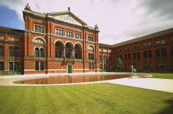 Victoria and Albert Museum nei pressi di Kensington Gardens