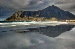 La splendida spiaggia selvaggia di Ramberg - costa ...