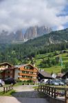 Campitello di Fassa con il Sasso Lungo