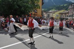 Sfilata a Moena durante la Segra de San Vile