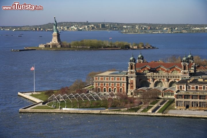 Immagine Ellis Island e Liberty Island a New York City