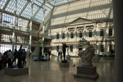 Charles Englehard Court nell'ala americana del Metropolitan Museum of Art, lato Central Park di New York. - © Heather Shimmin / Shutterstock.com