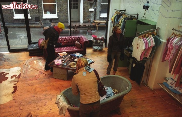 Immagine Il negozio di abbigliamento M Store off a Brick Lane - visitlondonimages/ britainonview