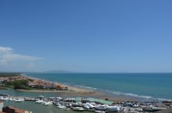 Il mare di Castiglione della Pescaia con sullo sfondo l'Argentario