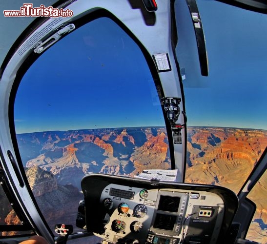 In volo con l'elicottero sul Grand Canyon - Questa escursione uno degli spettacoli più emozionanti che un viaggiatore possa vivere - © DONNAVVENTURA® 2013 - Tutti i diritti riservati - All rights reserved