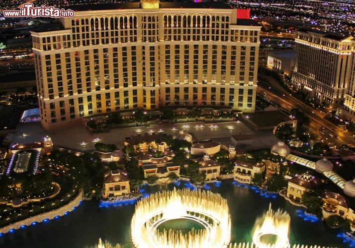 Hotel Bellagio a Las Vegas - Veduta dell'hotel che si ispira all'eleganza italiana ed è famoso per le sue fontane danzanti - © DONNAVVENTURA® 2013 - Tutti i diritti riservati - All rights reserved