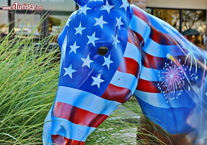 La Tri-State Fair di Amarillo - ecco una statua colorata dedicata all'animale più amato in Texas - © DONNAVVENTURA® 2013 - Tutti i diritti riservati - All rights reserved