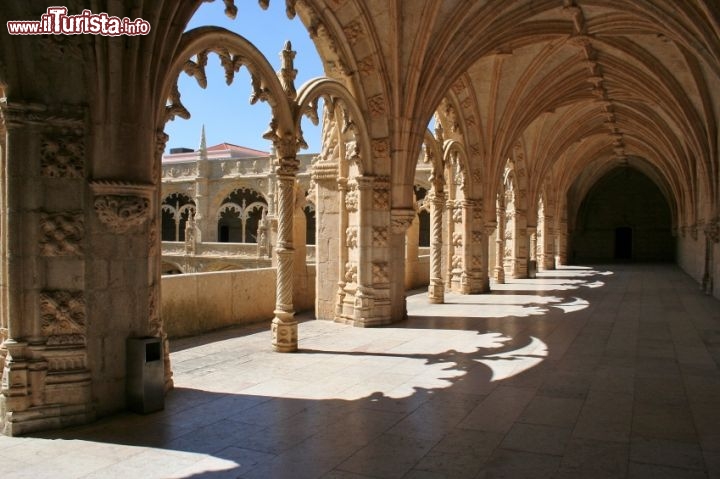 Immagine Volte e colonnato nel Monastero dos Jeronimos a Belem - © thehague / iStockphoto LP.