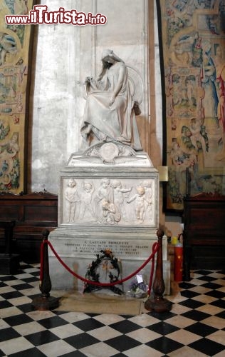Immagine Ol monumento dedicato al musicista Donizetti si trova nella Basilica di Santa Maria Maggiore a Bergamo