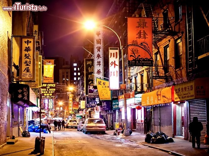 Immagine Foto notturna di Chinatown a New York - © Andrey Bayda / Shutterstock.com