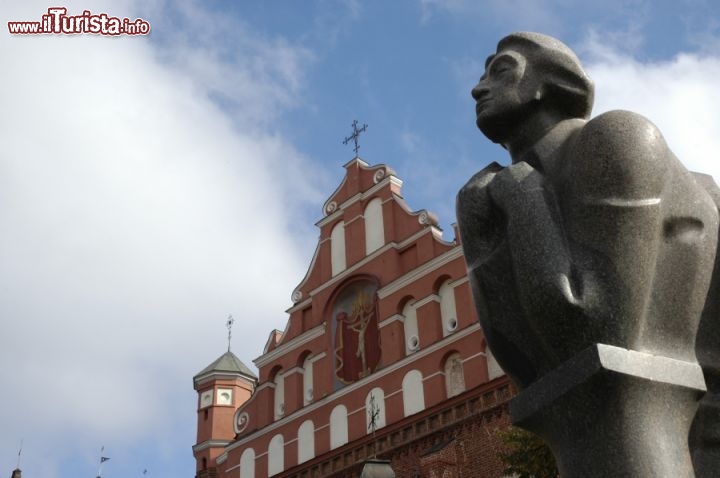 Immagine Statua del poeta Adam Mickiewicz, Vilnius