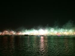 Dubai illuminata dalle migliaia di fuochi d’artificio ...