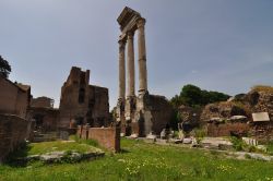 Il Tempio dei Dioscuri a  Roma, dedicato ...