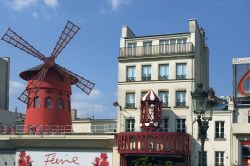 Mouline Rouge a Pigalle (Montmartre) a Parigi ...