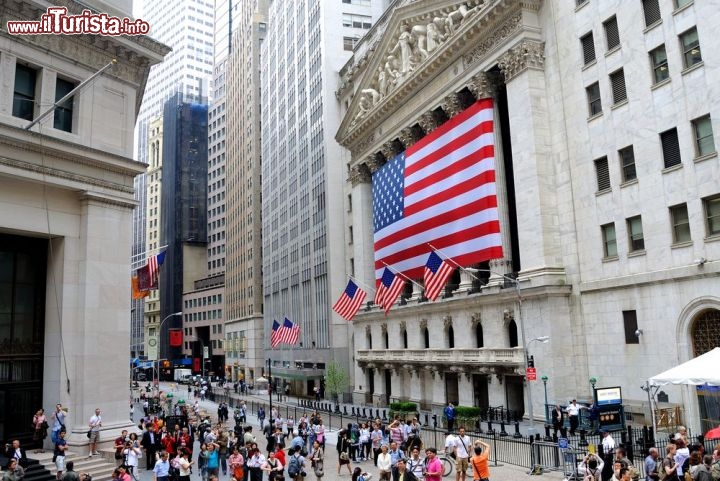 Immagine Il New York Stock Exchange si trova a Manhattan, al numero 11 di Wall Street. La sua visita è stata annullata dopo gli attentati dell'11 settembre 2001 - © Sean Pavone / Shutterstock.com