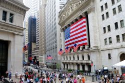 Il New York Stock Exchange si trova a Manhattan, ...