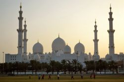 Tramonto sulla Moschea Sheikh Zayed: lo spettacolo ...