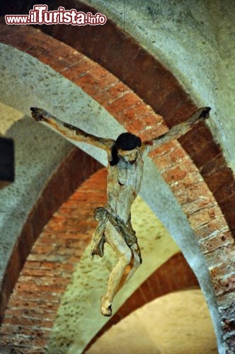 Immagine Crocifisso nella cripta del Duomo di Parma - 