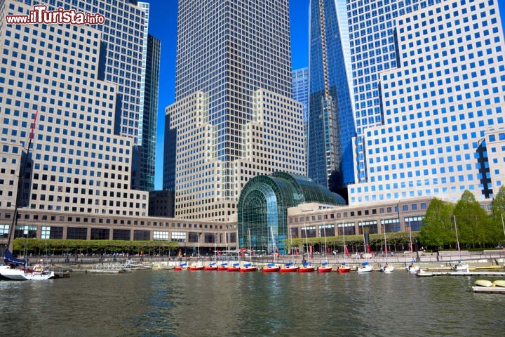 Immagine Il World Financial Center (oggi chiamato Brooklfield Place) come appare fotografato dal fiume Hudson - © dibrova / Shutterstock.com / Shutterstock.com