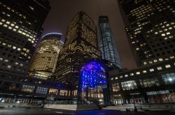 Brooklfield Place di notte con il Winter Garden illuminato a New York City - © John Huntington / Shutterstock.com