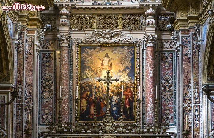 Immagine Dettaglio del suntuoso barocco napoletano che si può ammirare all'interno della chiesa di San Gregorio Armeno a Napoli - © photogolfer / Shutterstock.com