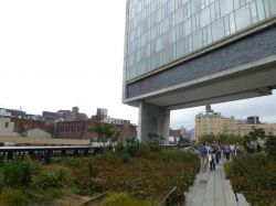 Passeggiata High Line tra i palazzi di Chelsea a New York City