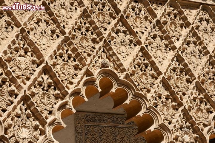 Immagine Decorazioni in stile Mudejar nel Patio de las Doncellas all'Alcazar - © Massimiliano Pieraccini / Shutterstock.com