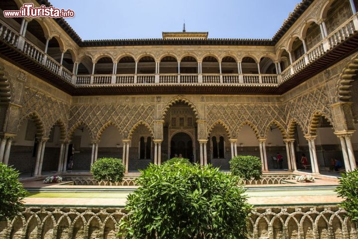 Immagine il Patio de las Doncellas all'Alcázar di Siviglia - © Victor Maschek / Shutterstock.com