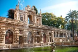 Fontane zampillanti nei giardini dell'Alcazar de Sevilla - © Alexander Demyanenko / Shutterstock.com