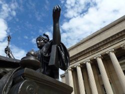 La statua denominata  Alma Mater si trova di fronte alla Low Memorial Library , nel cuore della città di New York. Si tratta di una opera in bronzo di  Daniel Chester French, ...