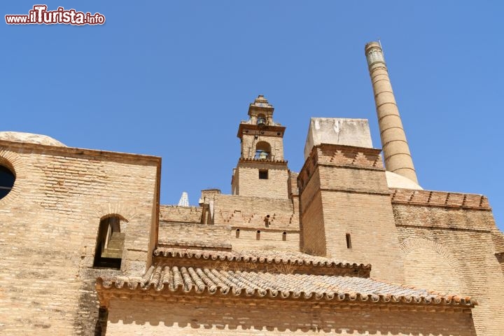 Immagine Santa Mara de la Cuevas: sull'isola della Cartuja a Siviglia il complesso dei frati certosini- © Massimiliano Pieraccini / Shutterstock.com