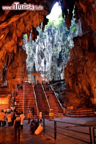 Immagine La Malesia è un paese dove la vera protagonista è la natura. Le formazioni calcaree delle Batu Caves non sono le uniche grotte visitabili nel paese, anche se per il loro significato spirituale e la loro vicinanza a Kuala Lumpur sono certamente le più conosciute.