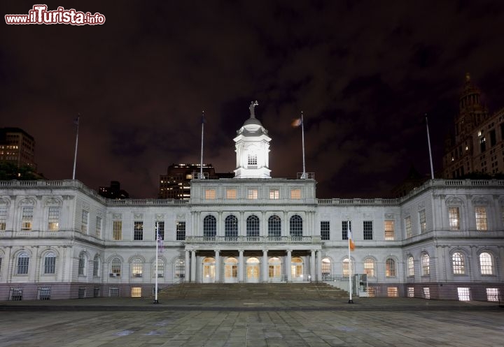 Immagine Il City Hall di New York di notte - © NYC & Company / Will Steacy