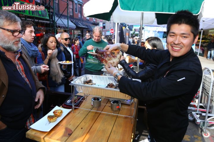Immagine Orchard Street Pickle Festival, ci troviamo nel quartiere di Lower East side a New York - © a katz / Shutterstock.com