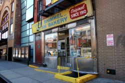 Yonah Schimmel Knish Bakery, il famoso fornaio kosher di New York City si trova in Orchad street - © Daniel M. Silva / Shutterstock.com 