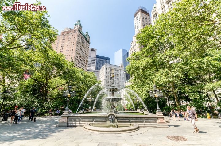 Immagine City Hall Park, qui nel 9 luglio 1776 fu letta la Dichiarazione d'Indipendenza a George Washington e al suo esercito - © alexpro9500 / Shutterstock.com