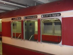 Antica carrozza della metropolitana di New York City: la mostra intitolata "Moving the Millions: New York City's Subways from its Origins to the Present" è allestita direttamente ...